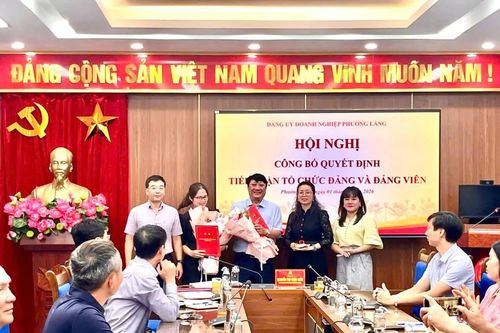 Hà Nội: Phường Láng củng cố tổ chức Đảng trong doanh nghiệp, tiếp nhận thêm chi bộ mới