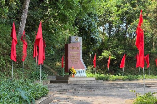 Nặm Lìn sáng mãi ngọn lửa cách mạng