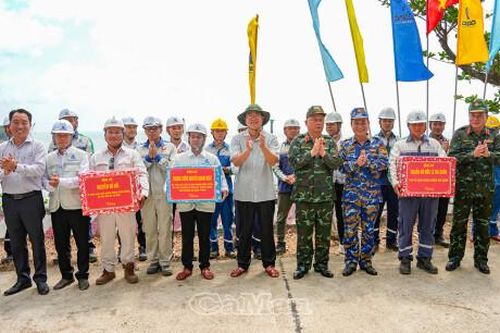 Bộ Quốc phòng kiểm tra tiến độ xây dựng công trình tại đảo Hòn Khoai