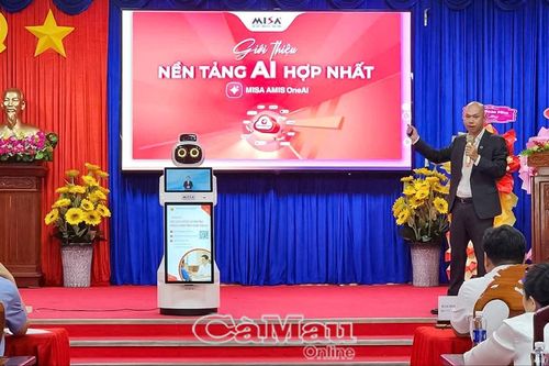 Xã Vĩnh Phước ra mắt hệ thống AI và robot phục vụ hành chính công
