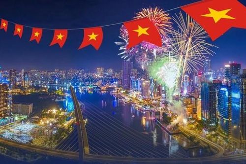 TP HCM bắn pháo hoa kỷ niệm 51 năm Ngày Giải phóng miền Nam, thống nhất đất nước