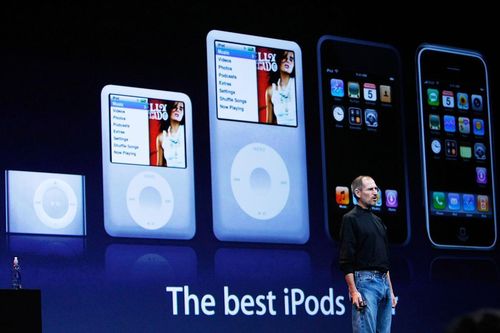 Apple: 50 năm dẫn dắt công nghệ bằng những cú 'khai tử' táo bạo