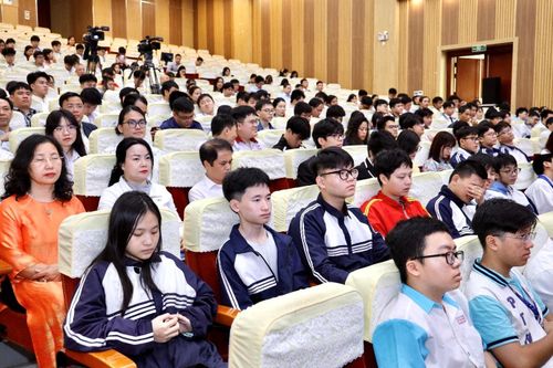 37 học sinh Việt Nam vào đội tuyển thi Olympic khu vực và quốc tế năm 2026