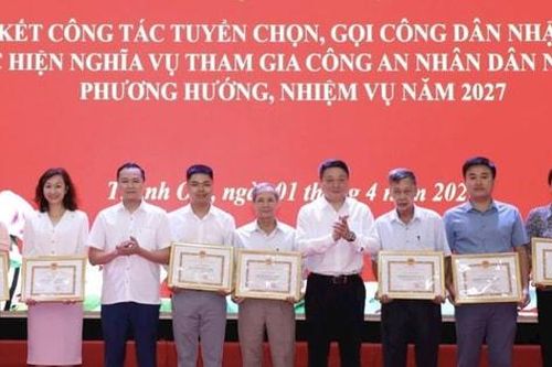 Thanh Oai: Khen thưởng 20 tập thể, cá nhân trong công tác tuyển chọn, gọi công dân nhập ngũ