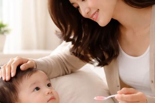 Trẻ nhập viện do mắc RSV tăng: Những loại thuốc cha mẹ cần dùng đúng ngay từ đầu