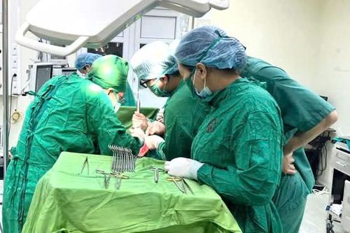 Cứu sống sản phụ mang thai 35 tuần tuổi vỡ lách, chảy máu ổ bụng sau cú ngã trong nhà tắm
