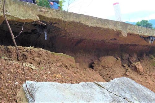 Đà Nẵng: Khảo sát điểm sạt lở nguy hiểm trên tuyến đường ĐH4.NG