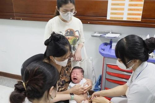 Tiêm vaccine đủ liều, đúng lịch giúp tạo miễn dịch cộng đồng để phòng các bệnh truyền nhiễm