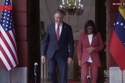 Mỹ dỡ trừng phạt Tổng thống lâm thời Venezuela D. Rodriguez