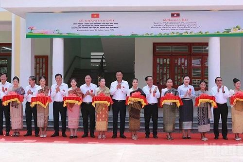 Đà Nẵng bàn giao Trường tiểu học và trung học Hữu nghị cho Hội Người Việt Nam tỉnh Salavan (Lào)