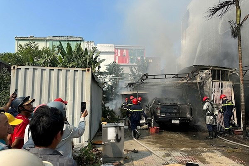 Hỏa hoạn tại kho hàng ở Đà Nẵng, nhiều tài sản bị lửa thiêu rụi