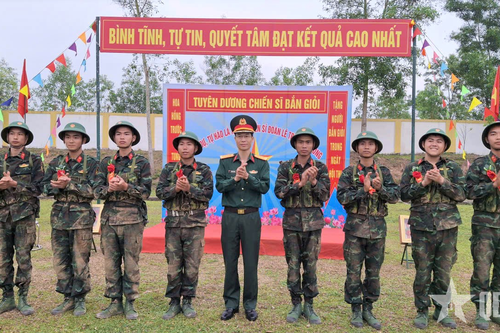 Trung đoàn 18 kiểm tra bắn đạn thật cho chiến sĩ mới