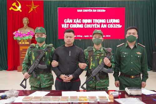 Bắt vụ vận chuyển trái phép 9 bánh heroin