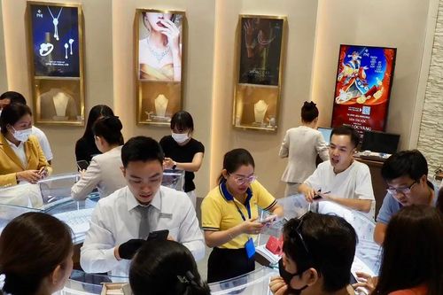 Giá vàng chiều nay giảm thêm 2-2,5 triệu đồng/lượng