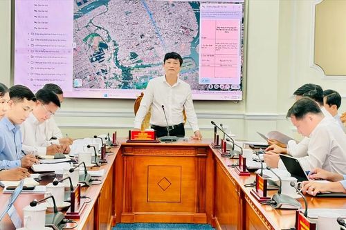 Nghiên cứu hạ tầng mới như đường trên cao, đường ven sông để giảm ùn tắc