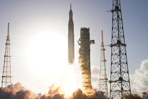 NASA thành công phóng tàu Artemis 2 đưa người tới Mặt Trăng sau 54 năm
