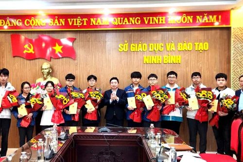 Ba học sinh Ninh Bình vào đội tuyển Olympic 2026