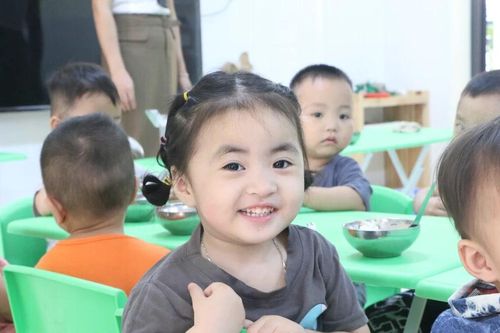 Trường học siết chặt quản lý bữa ăn bán trú