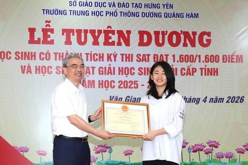 Hưng Yên khen thưởng học sinh đạt điểm tuyệt đối bài thi SAT