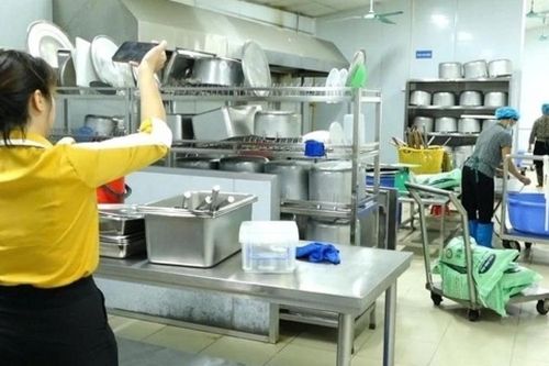 Vụ thịt lợn bẩn vào trường học: Bữa ăn học đường và câu chuyện niềm tin