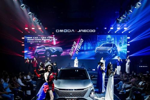 Tận hưởng bữa tiệc thời trang với chủ đề 'One Car Two Vibes – Song hành phong cách' tại lễ ra mắt C5 SHS-H