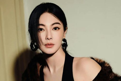 Diễn viên Trương Vũ Kỳ mất kiểm soát, mắng khán giả trên sóng trực tiếp