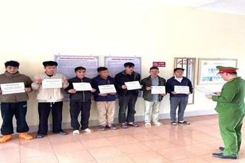Khởi tố thêm 7 bị can trong đường dây mua bán súng quân dụng qua mạng
