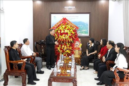 Thăm hỏi, chúc mừng đồng bào Công giáo nhân dịp Lễ Phục sinh