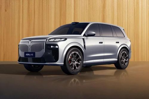 SUV hạng sang dài 5,2 mét, trang bị tối tân, giá hơn 1,4 tỷ đồng