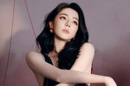 Địch Lệ Nhiệt Ba gây sốt với tạo hình con rối trong bộ ảnh mới