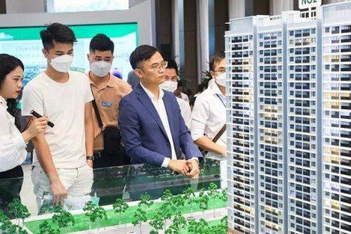 'Nhà đầu tư bất động sản không nên hoảng loạn trước biến động ngắn hạn'
