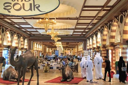 Bất chấp chiến sự, tiêu dùng xa xỉ tại Dubai vẫn khả quan