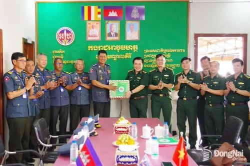 Ban Chỉ huy Bộ đội Biên phòng tỉnh thăm, chúc Tết Chol Chnam Thmay tại tỉnh Mondulkiri (Campuchia)