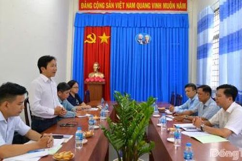Lãnh đạo Báo và phát thanh, truyền hình Đồng Tháp làm việc với xã Vĩnh Kim về công tác phối hợp tuyên truyền