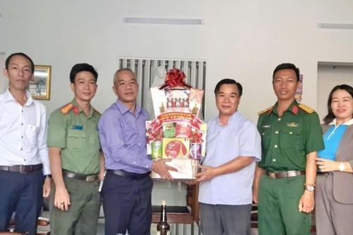 Phường Ba Ngòi: Thăm, chúc mừng các cơ sở Công giáo, Tin lành dịp lễ Phục sinh