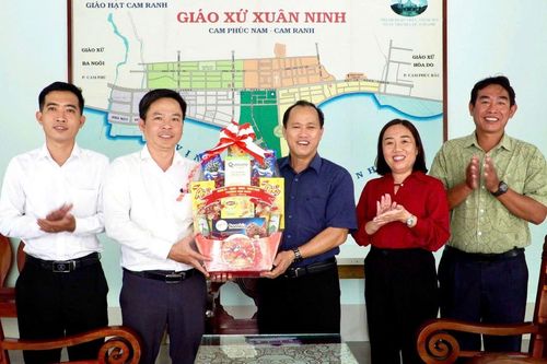 Phường Cam Ranh: Thăm, chúc mừng các cơ sở Công giáo nhân dịp lễ Phục sinh