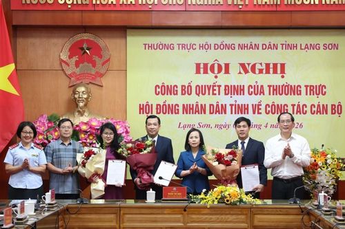 Thường trực HĐND tỉnh công bố các quyết định về công tác cán bộ