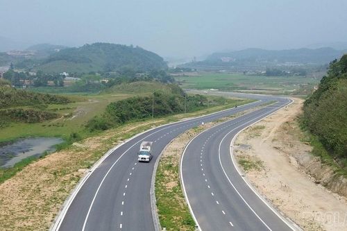 Hoàn thành thảm nhựa mặt đường toàn tuyến Kim Thành - Ngòi Phát
