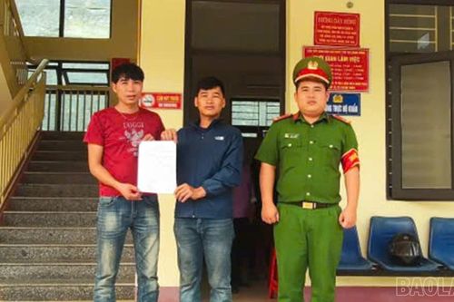 Công an xã Thượng Hà kịp thời hỗ trợ người dân trao trả gần 65 triệu đồng chuyển khoản nhầm