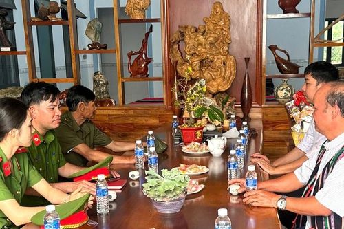Khi pháp luật 'thấm' vào bon làng vùng biên