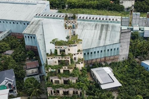 Biệt thự 6 tầng của đại gia lúa gạo bỏ hoang tại Đồng Tháp