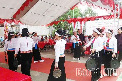 Khai hội Đền Nhà Bà