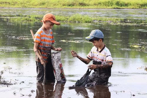 Ra đồng tát cá
