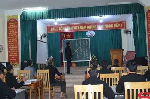 Gìn giữ tiếng nói và chữ viết dân tộc