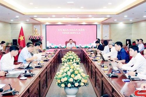 Đồng chí Phó Chủ tịch Thường trực UBND tỉnh làm việc với các sở, ngành về triển khai nhiệm vụ lĩnh vực y tế