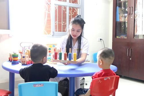 Liệu pháp yêu thương cho trẻ tự kỷ