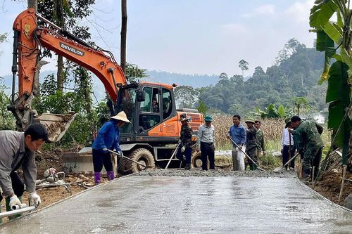 Hiến đất làm đường nội đồng