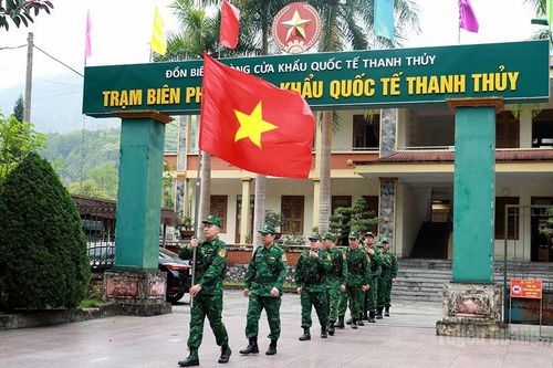 Tuần tra liên hợp tại mốc 260, xã Thanh Thủy