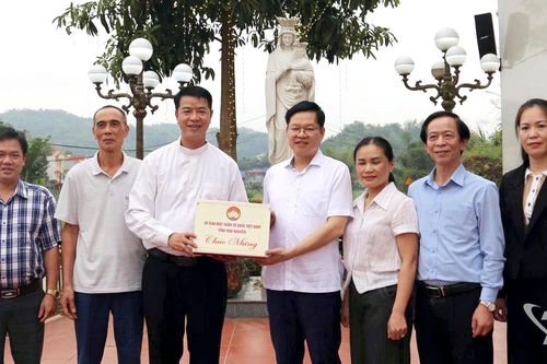 Lãnh đạo tỉnh thăm, chúc mừng các chức sắc tôn giáo dịp Lễ Phục sinh 2026