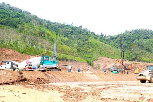 Thúc tiến độ các dự án hạ tầng thiết yếu khu vực miền Tây Nghệ An